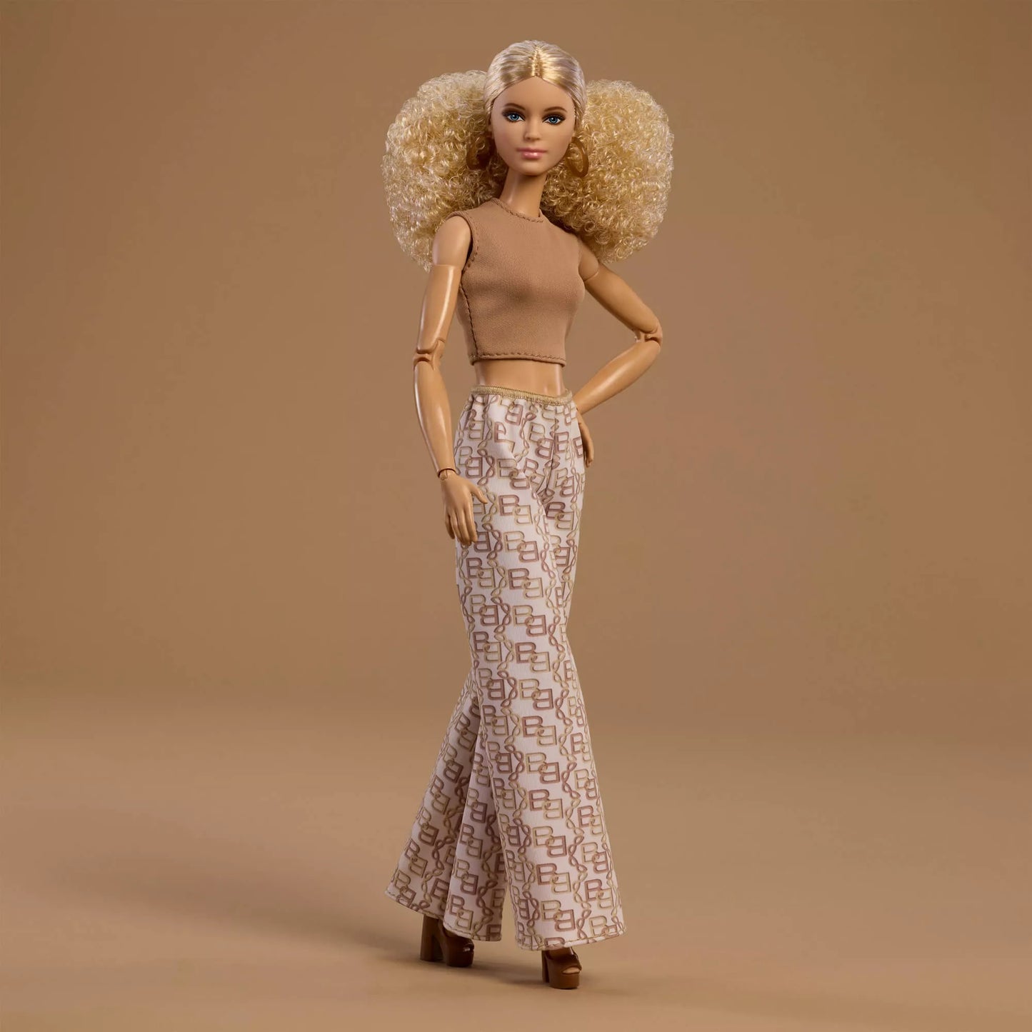 BARBIE BASICS No7 lėlė (JJX26)