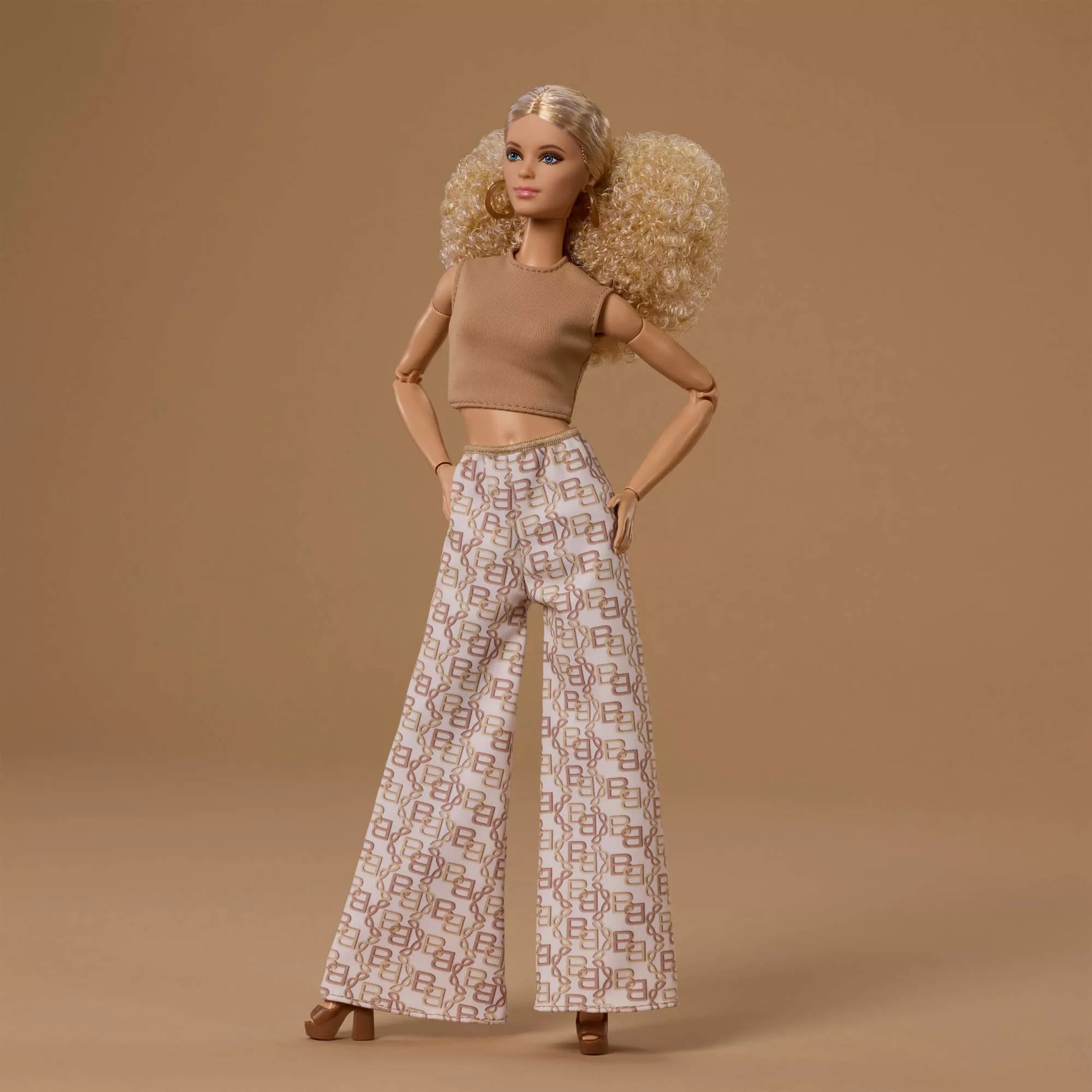 BARBIE BASICS No7 lėlė (JJX26)