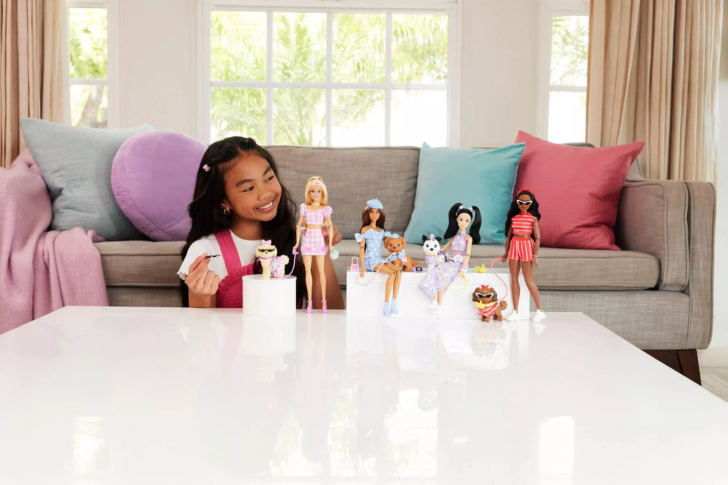 BARBIE TWINNING LOOKS šviesiaplaukės lėlės ir šunelio rinkinys (JFP36)