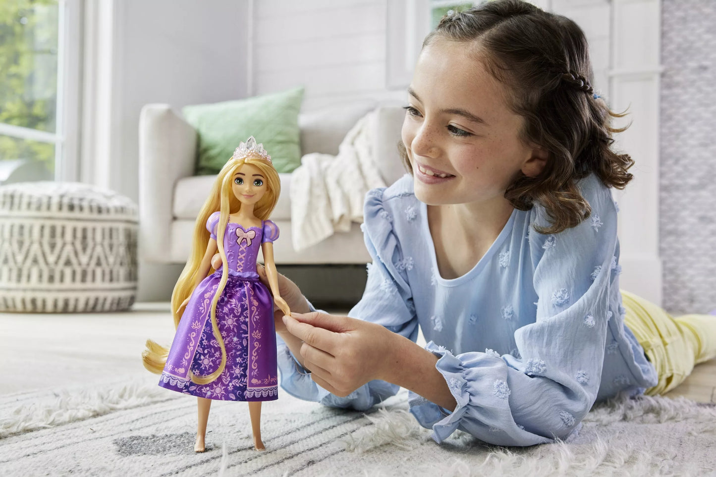DISNEY PRINCESS dainuojanti lėlė Auksaplaukė (anglų kalba) (HPD41)