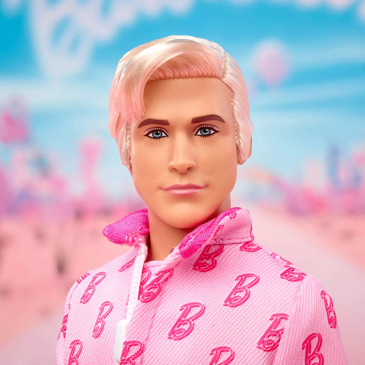 Kolekcinis BARBIE filmo Kenas rožiniu kostiumu (JCP80)