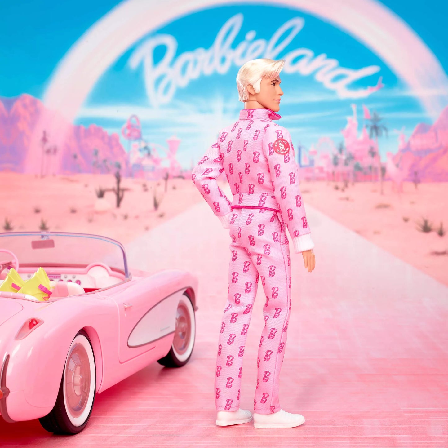 Kolekcinis BARBIE filmo Kenas rožiniu kostiumu (JCP80)